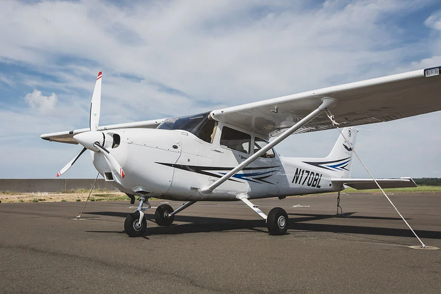 cessna-172-_0005_Background-1